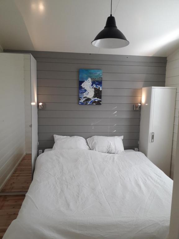 Cozy Cottage room 2